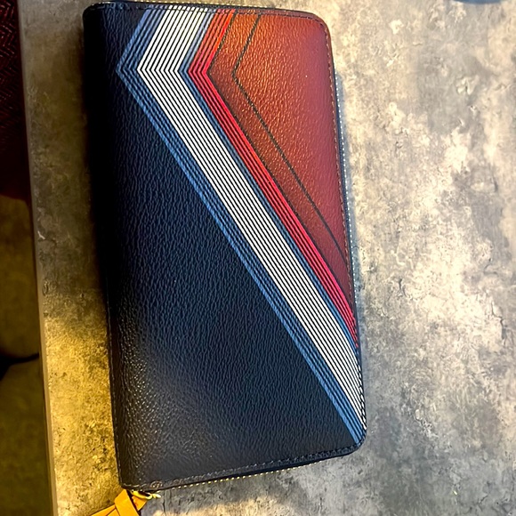 Tory Burch Red Agate Lyon Stripe multicolor Carrington zip continental wallet - Picture 2 of 4